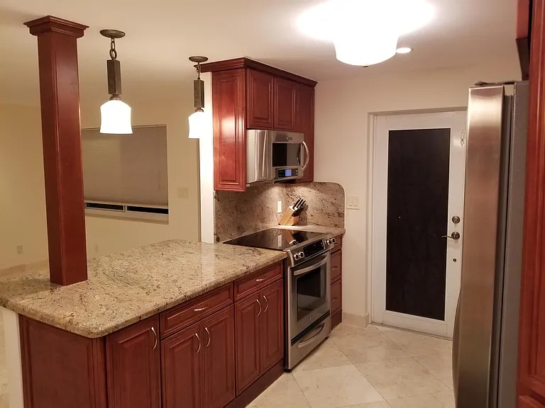 2857 NE 32nd St #8 — Photo 5