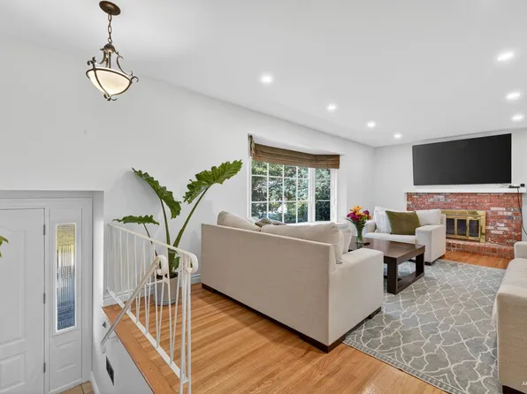 3380 Glasgow St, Pt Coquitlam, BC V3B 4K7