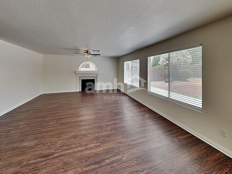 8221 Woodland Prairie Ave — Photo 7
