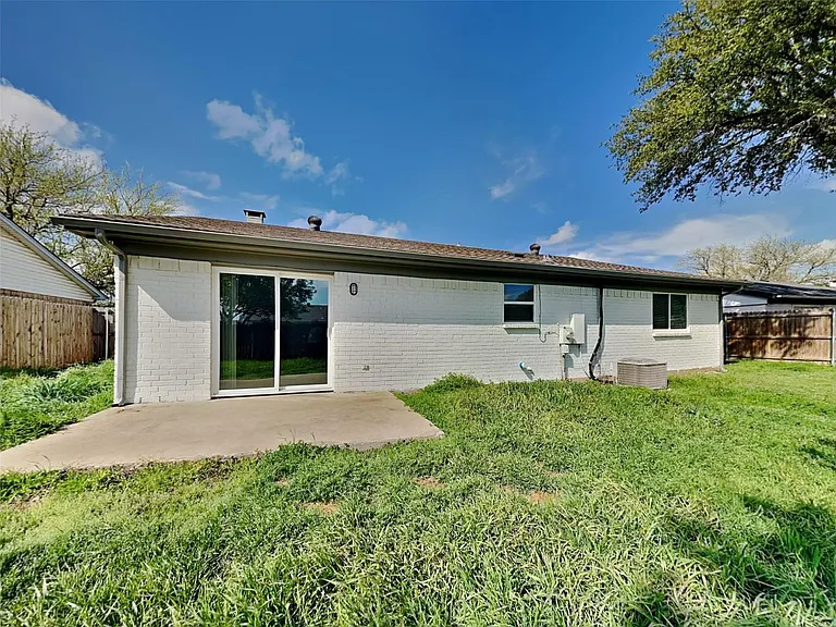549 Park Center Blvd — Photo 19