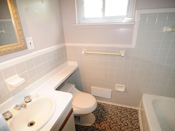 5th image of 8530 Kenwood Ave