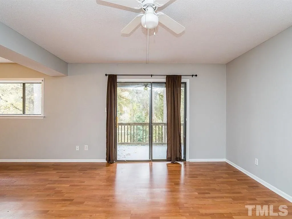 2 bed, 1040 sqft, $1,595 — Photo 3