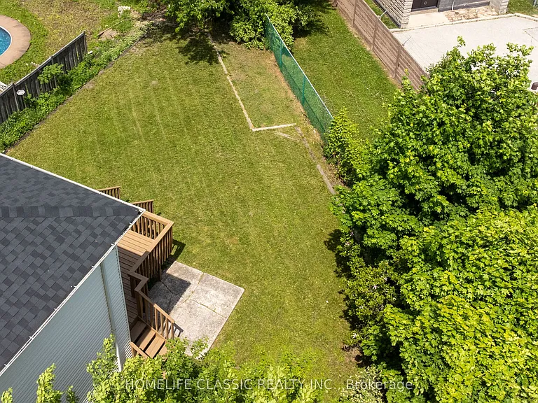 32 Rosenfeld Dr — Photo 42