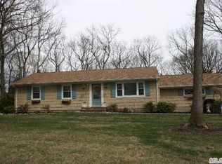 19 Hillside Ave, Saint James, NY 11780