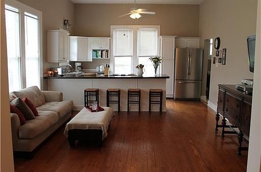 3rd image of 1001 Pujo St
