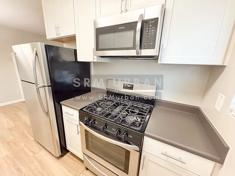 2870 Broadway #8 — Photo 2