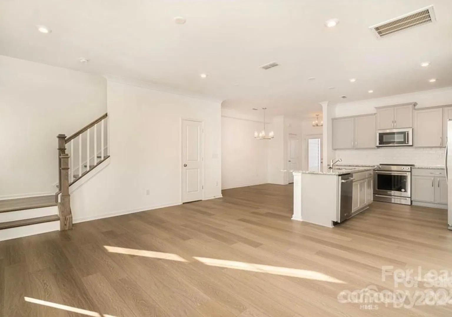 Charming 3BR House in Concord — Photo 3