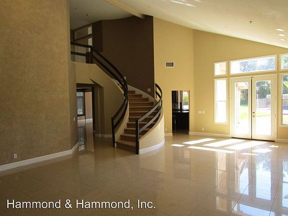 4th image of 4158 Greenbrier Ln