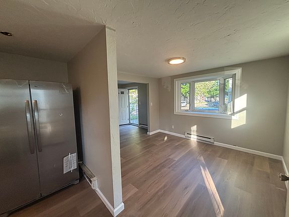 4th image of 162-164 Essex St #1