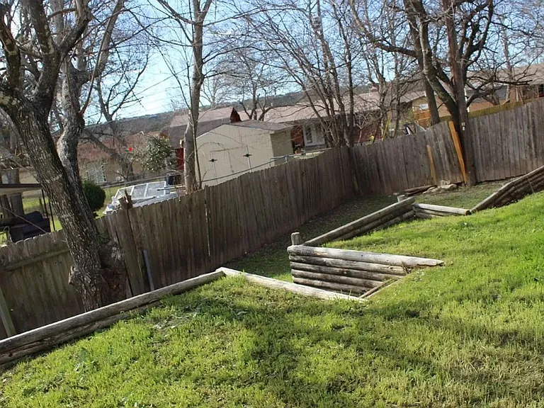 901 Hill St — Photo 7