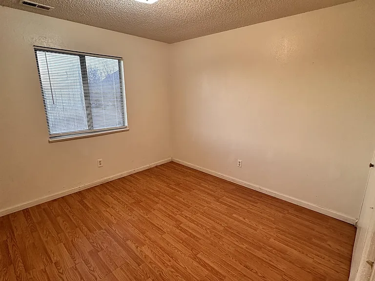 987 Iowa Ave #B — Photo 7