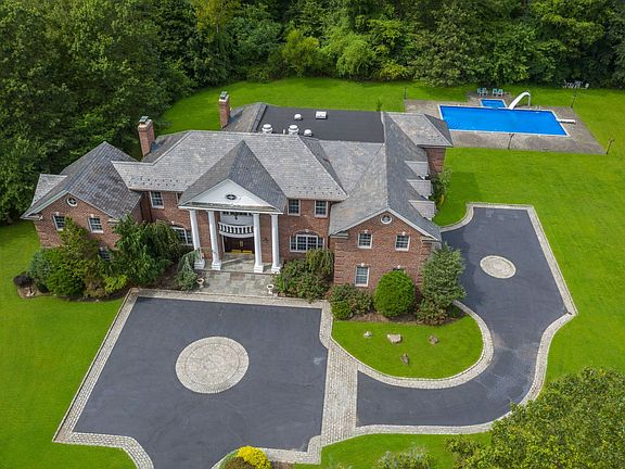 3rd image of 9 Windsor Dr