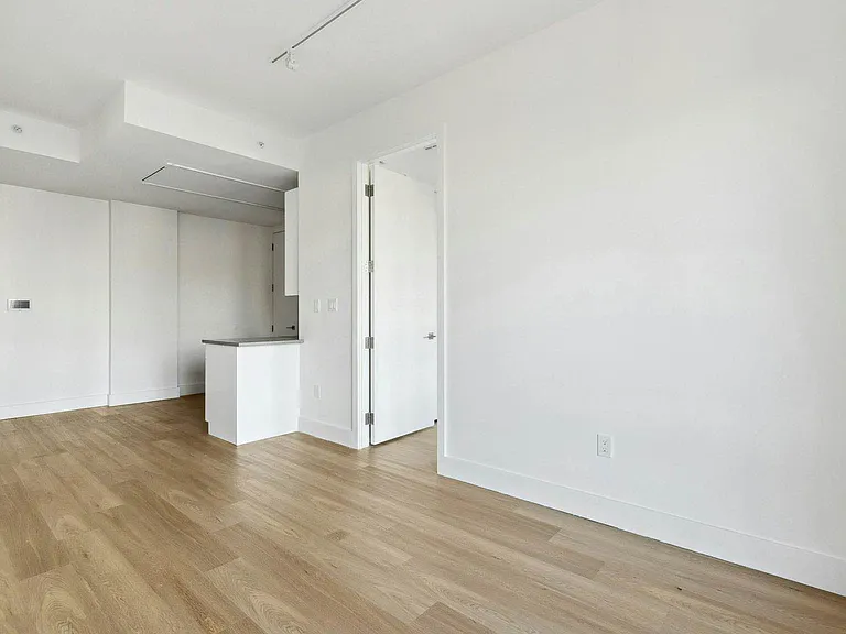 715 E 32nd St #5F — Photo 8