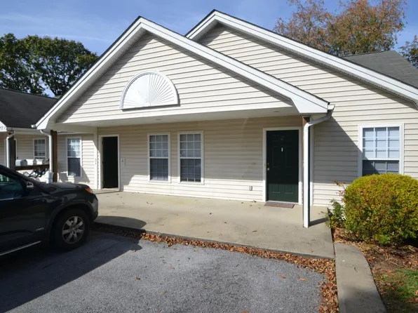 717 Ivy St APT 2, Waynesboro, VA 22980