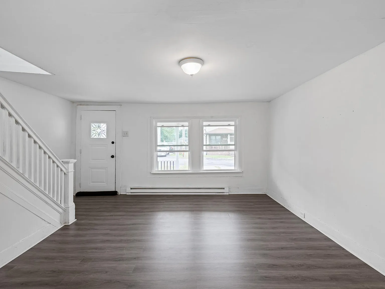 3 bed, 1200 sqft, $1,800 — Photo 2