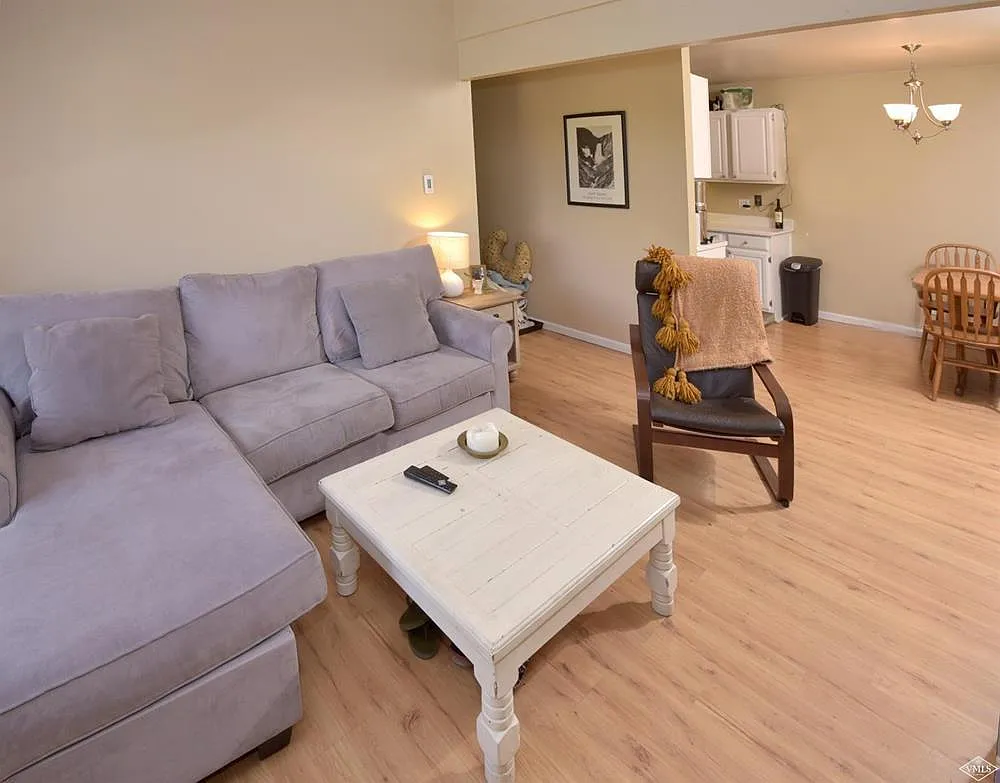 2 bed, 768 sqft, $3,150 — Photo 3