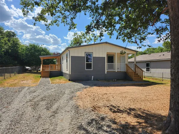 1677 Gale Dr, Azle, TX 76020