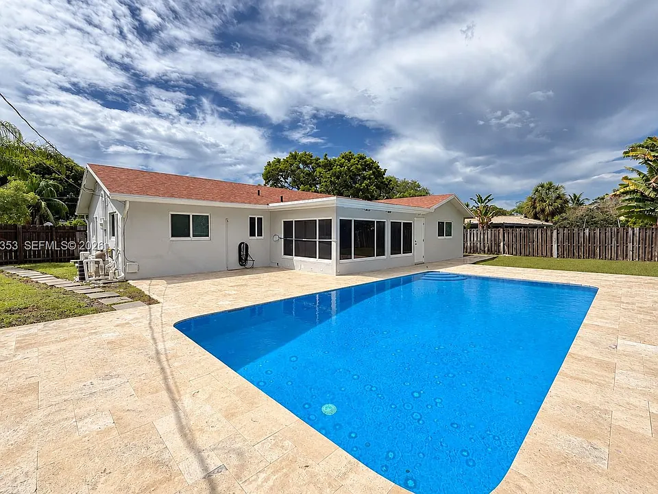 3700 NW 2nd Ct