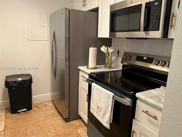 2160 SW 16th Ave #320 — Photo 4