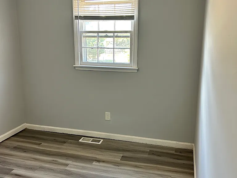 1615 Meadow Dr — Photo 9