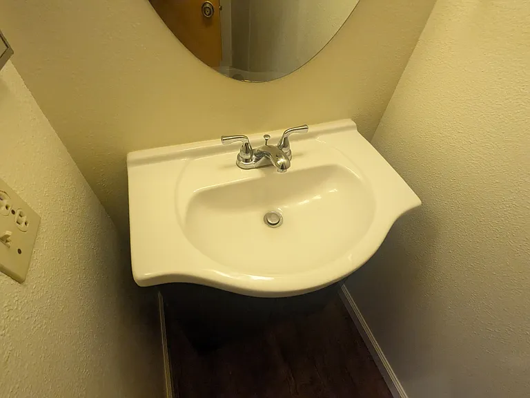 415 Dela Vina Ave #F — Photo 6