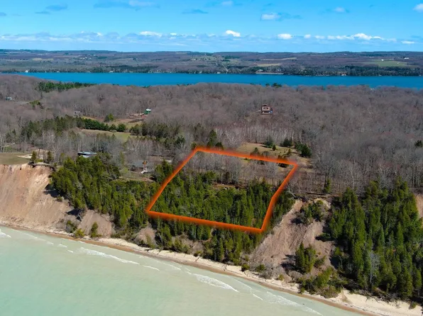 N Manitou Trl, Leland, MI 49654