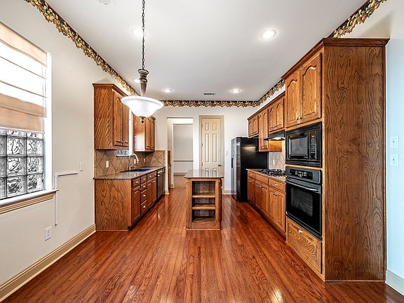 4th image of 2112 Stone Creek Dr