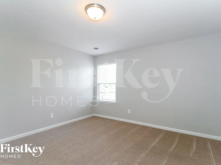 1541 Weatherend Dr — Photo 12