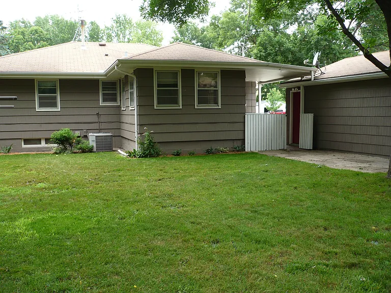 543 Locust St — Photo 2