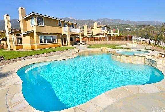 Gorgeous pool and spa with great views!