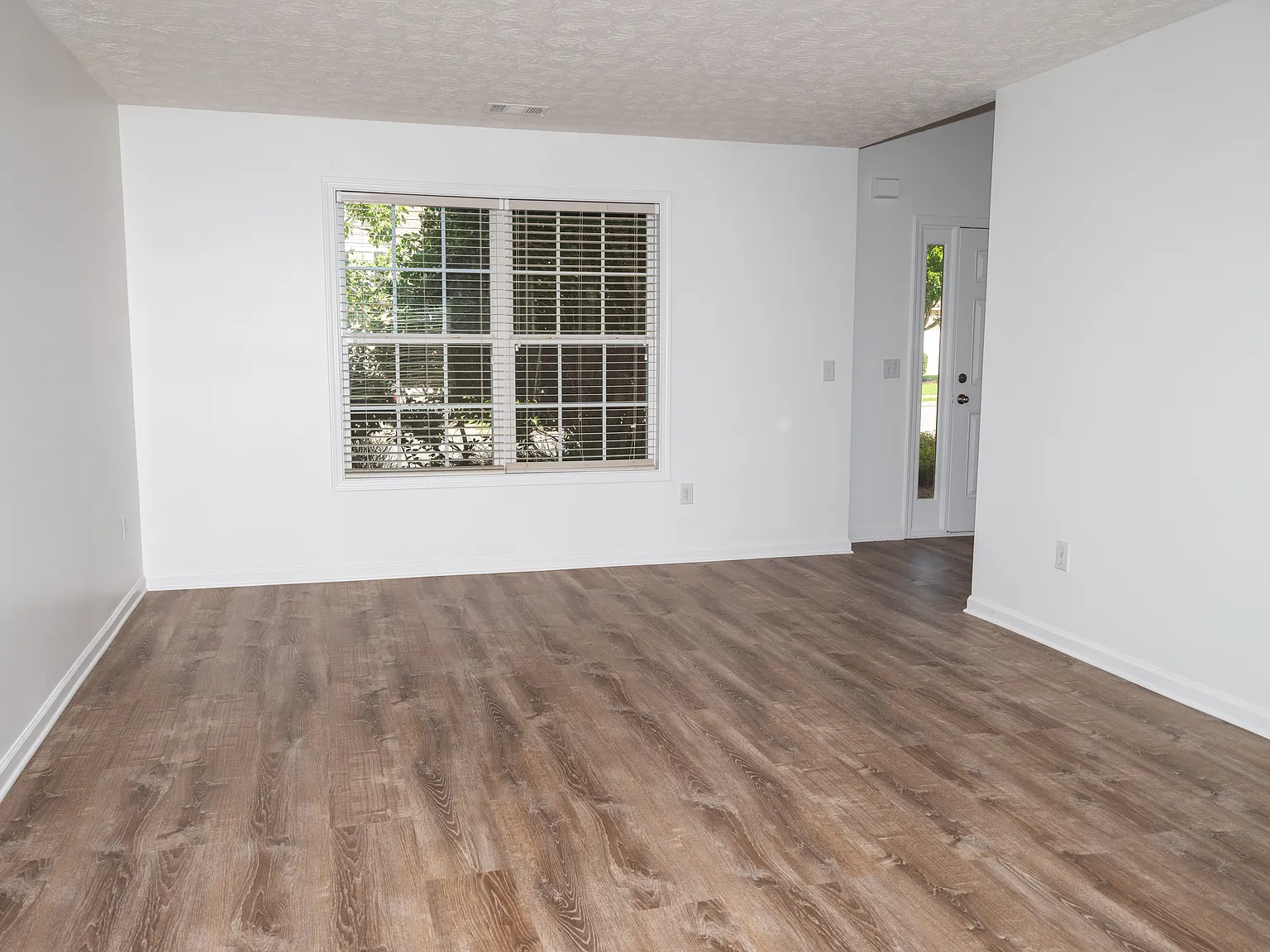 4 bed, 2.5 bath, $2,495 — Photo 3