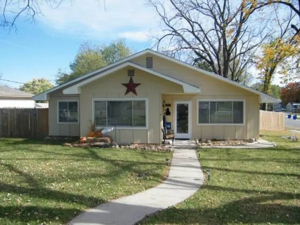 638 W Pine St, Junction City, KS 66441