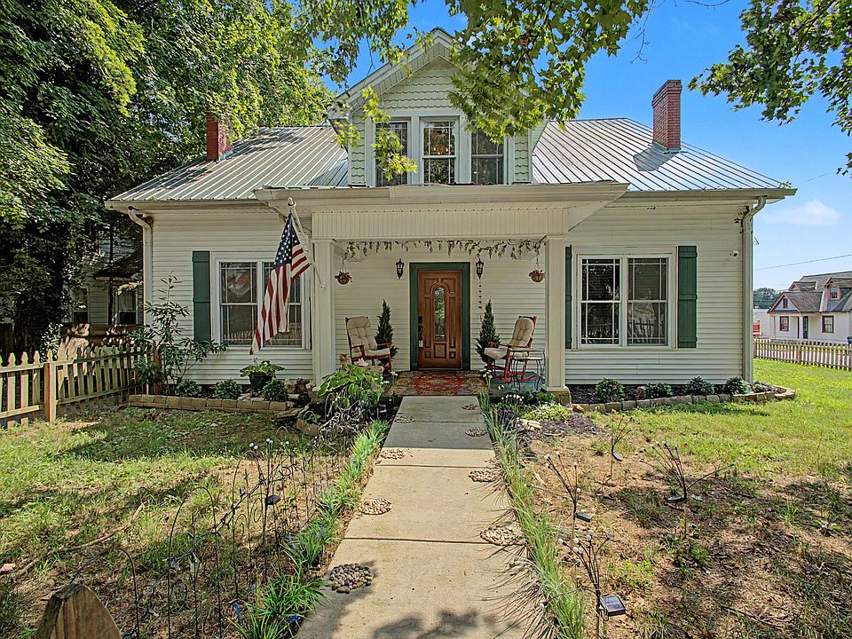 1st image of 331 W Flower St