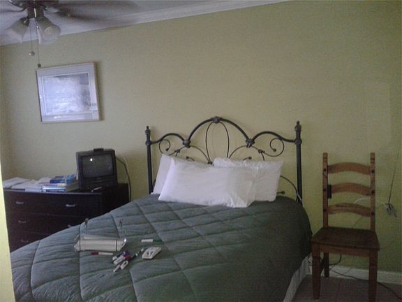 5th image of 422 Marlington St