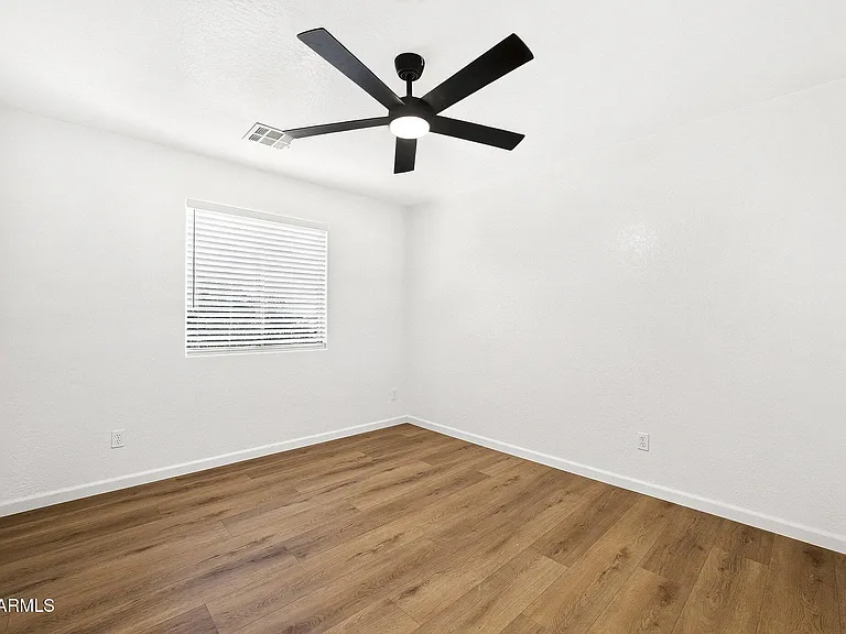 1582 E Leaf Rd — Photo 16