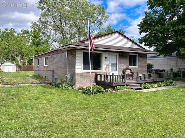 18316 Floral St, Livonia, MI 48152