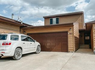 2304 N Main Ct, Williston, ND 58801