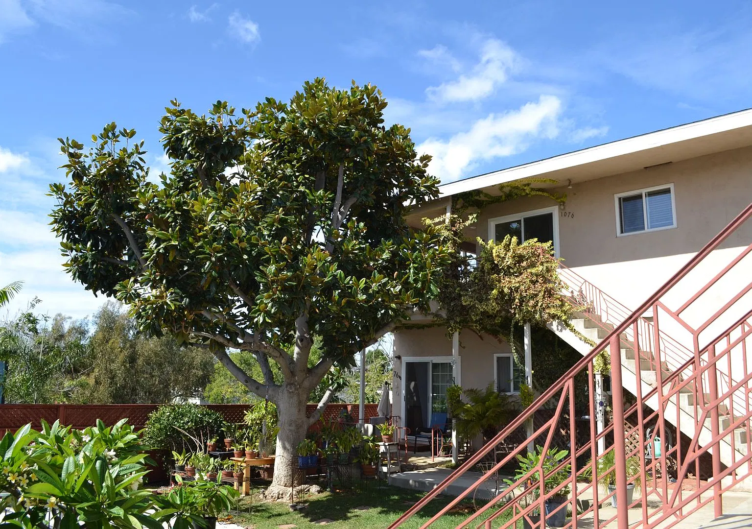 2 Bedroom-1 Bathroom Single Story Apartment on 2nd floor in Hillcrest/Mission Hills community. — Photo 2