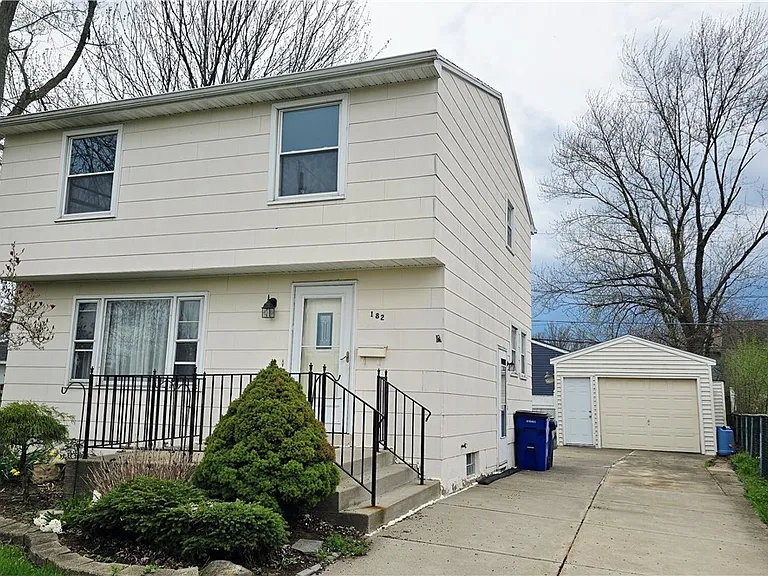 182 Woodcrest Dr — Photo 2