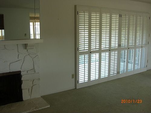 L/Room w f/p & Rear Patio