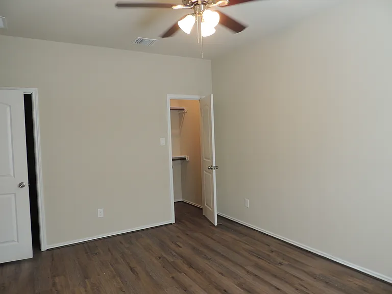 Cottage Pointe — Photo 19