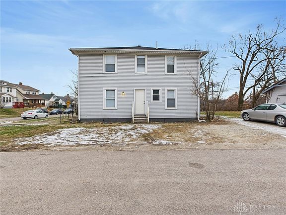 3rd image of 102 Ashwood Ave