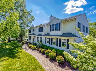 22 Nancy St, Kendall Park, NJ 08824