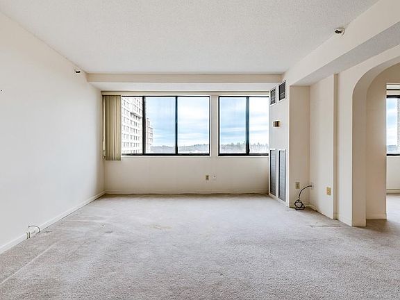 5th image of 250 Hammond Pond Pkwy APT 1007S