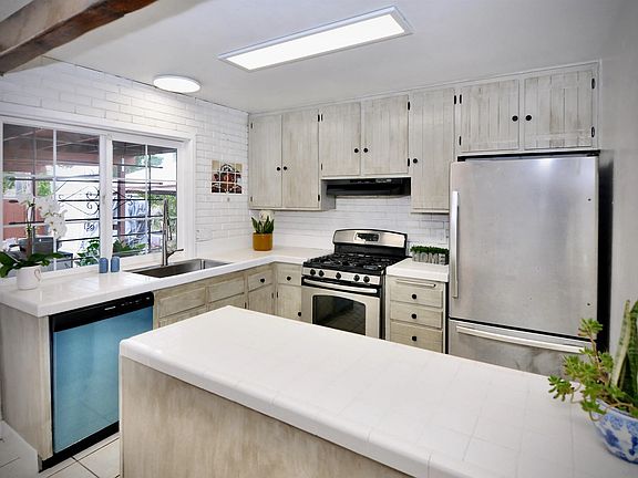 5th image of 10294 Drumcliff Ave