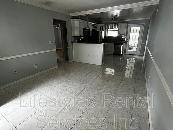 5th image of 213 12th Ave S APT C