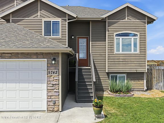 3rd image of 5742 Antelope Dr