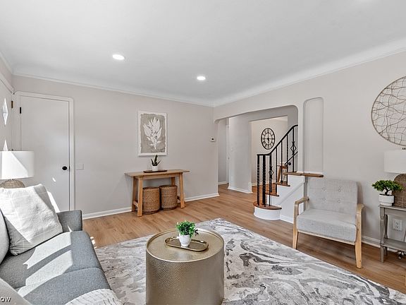 5th image of 6059 Maplecliff Dr