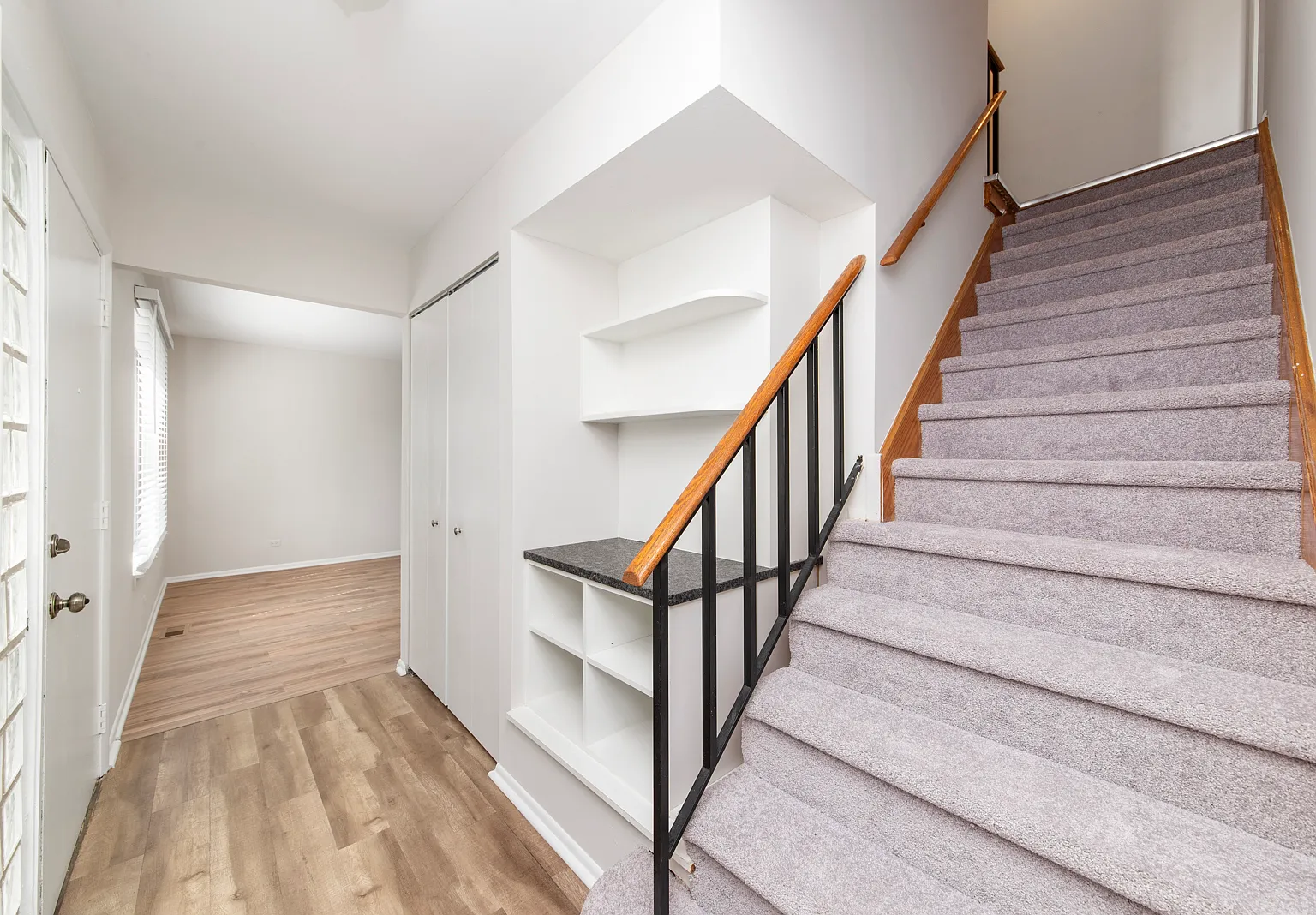 3 bed, 1.5 bath, 1156 sqft, $2,325 — Photo 2