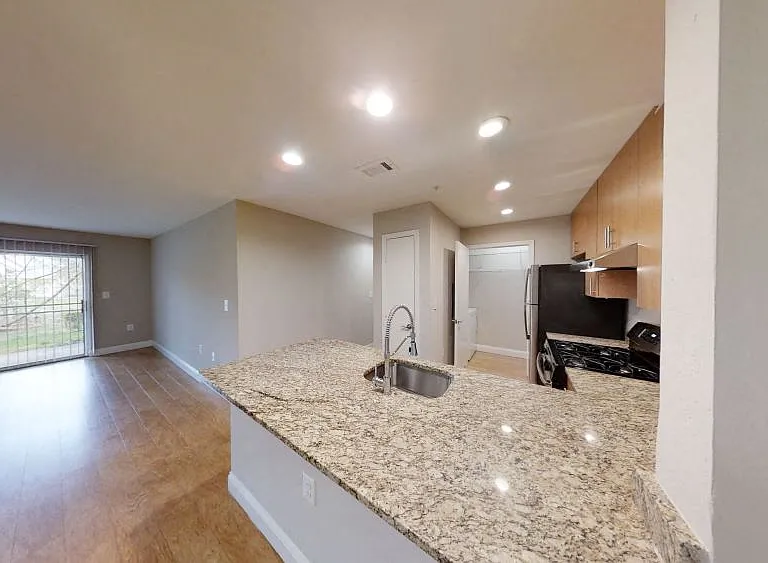 Luxury Style Elm with Light Granite